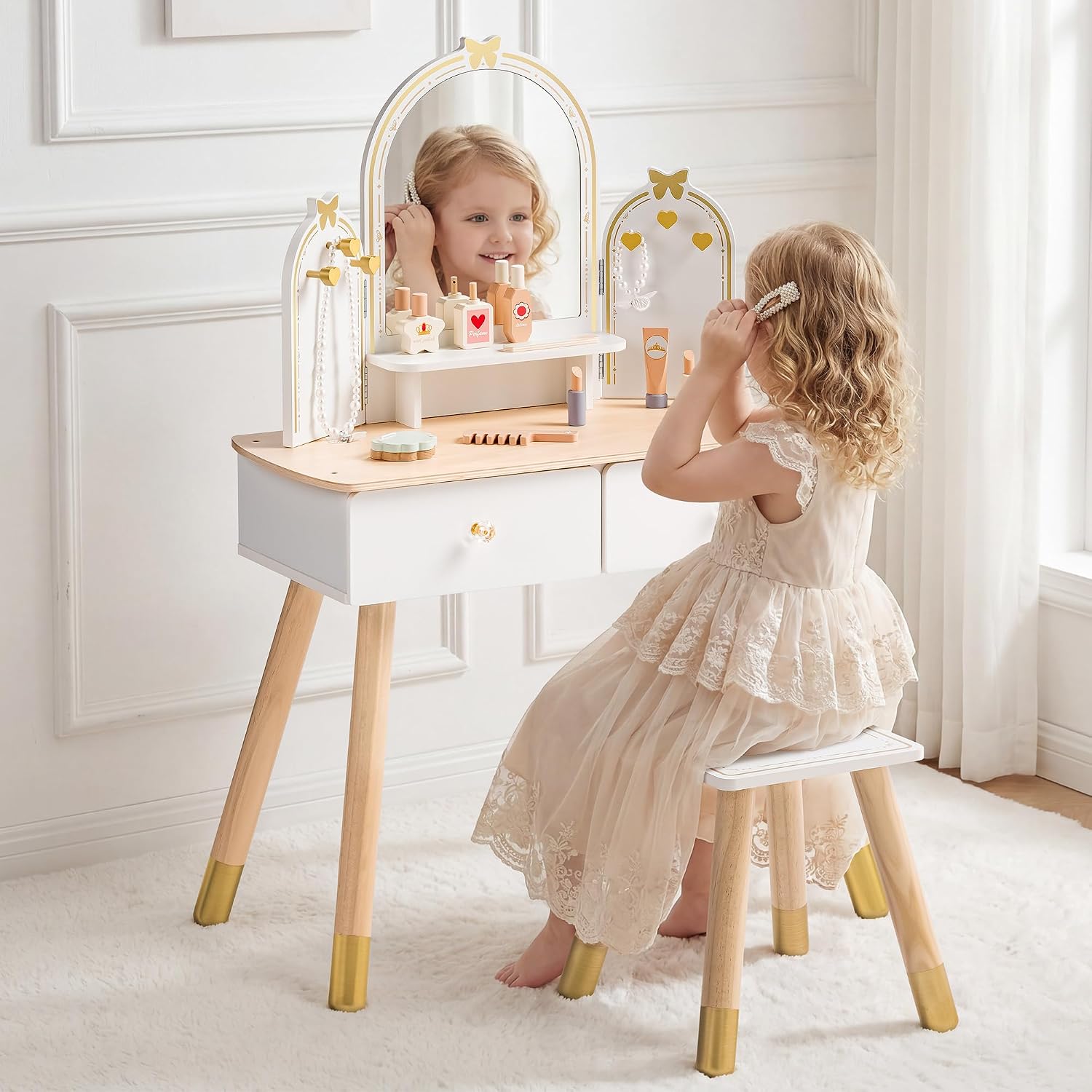 طاولة زينة بيضاء للأطفال من RO - مراجعة Desk Setup Small وسعره